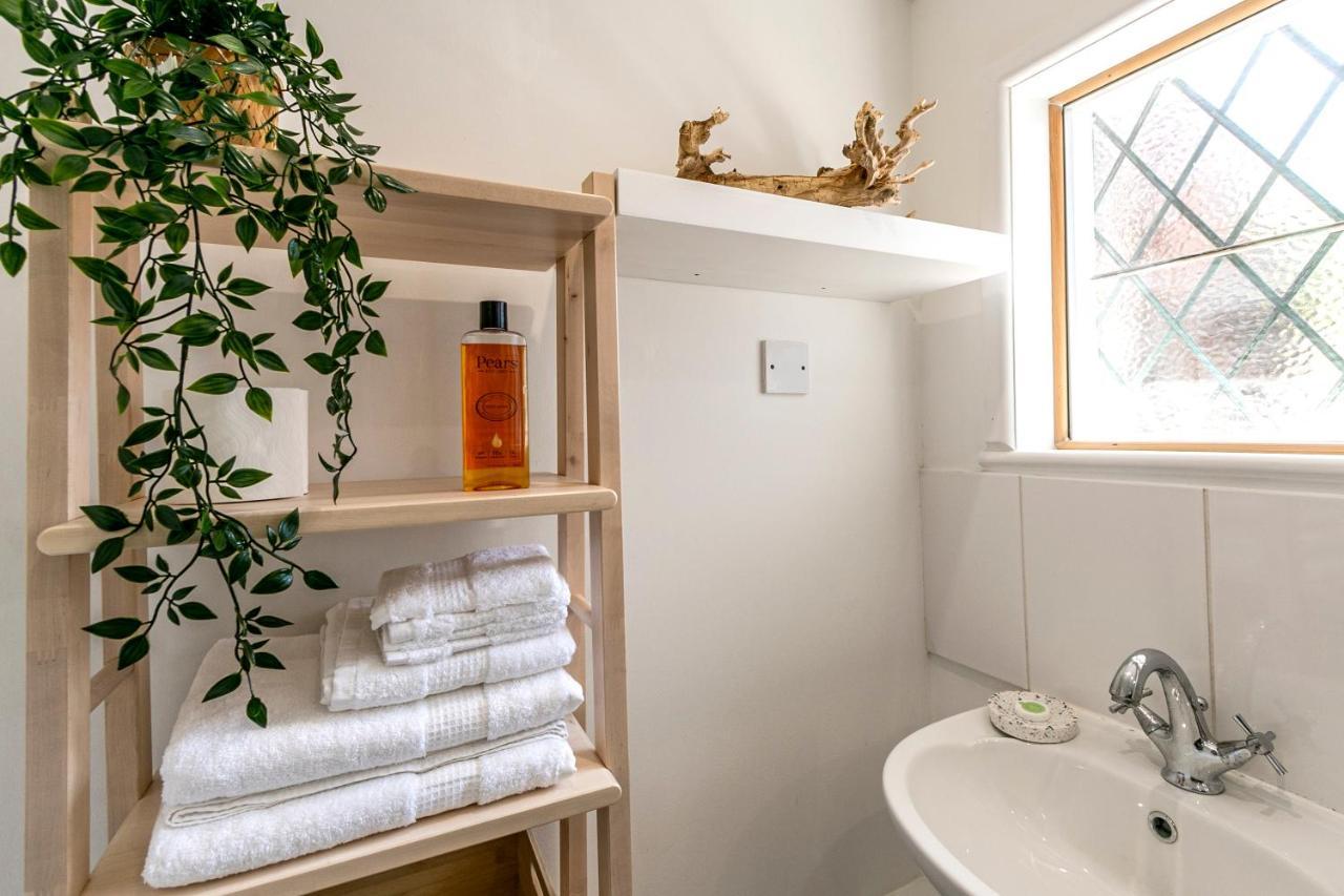 The Annex - Unparalleled Beach Front Luxury Accommodation - Private South West Facing Patio Area - Pet Friendly - Sky - Netflix - Super Fast Wi-Fi - Stones Throw To The Beach Bournemouth Luaran gambar