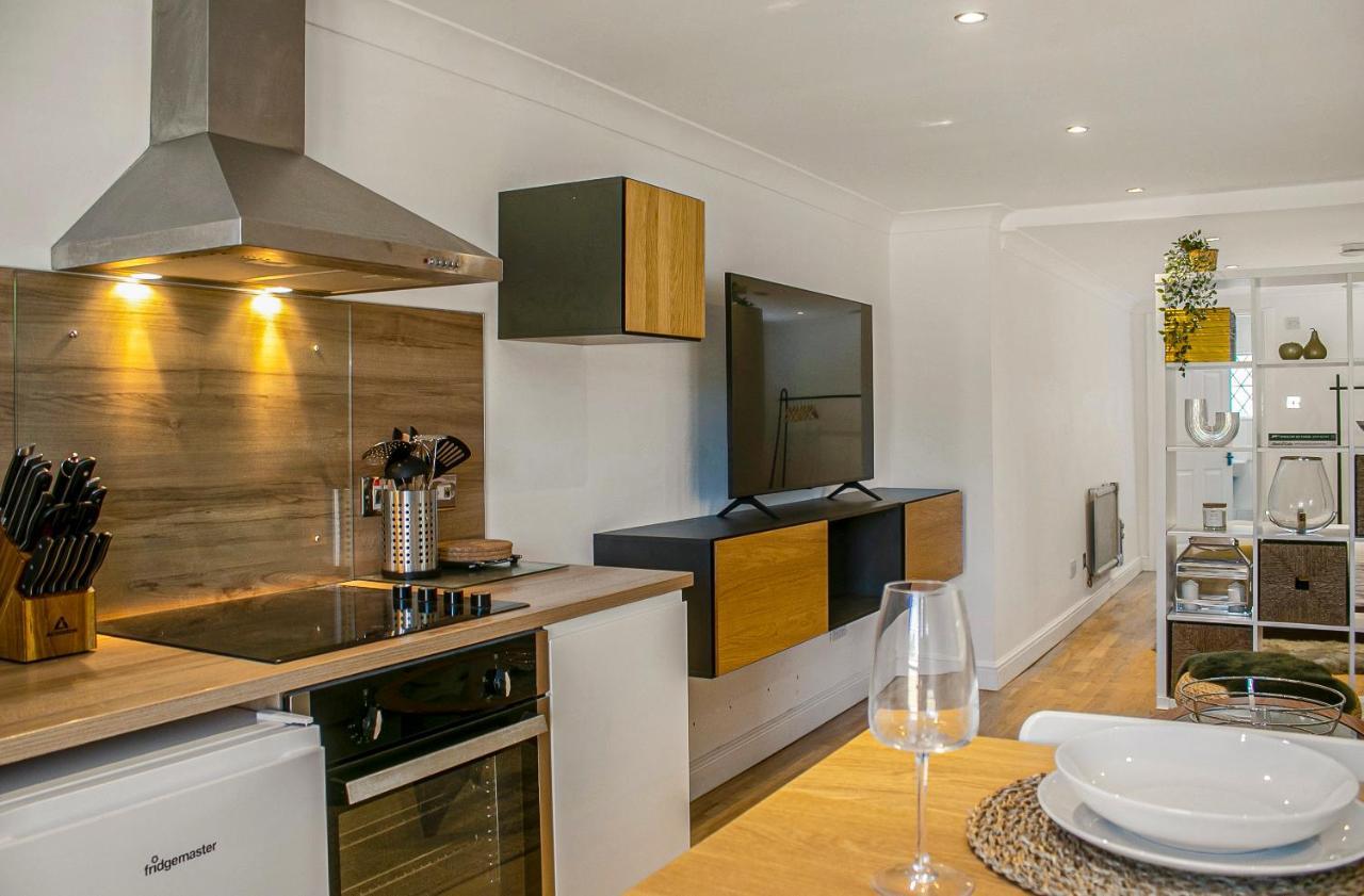 The Annex - Unparalleled Beach Front Luxury Accommodation - Private South West Facing Patio Area - Pet Friendly - Sky - Netflix - Super Fast Wi-Fi - Stones Throw To The Beach Bournemouth Luaran gambar