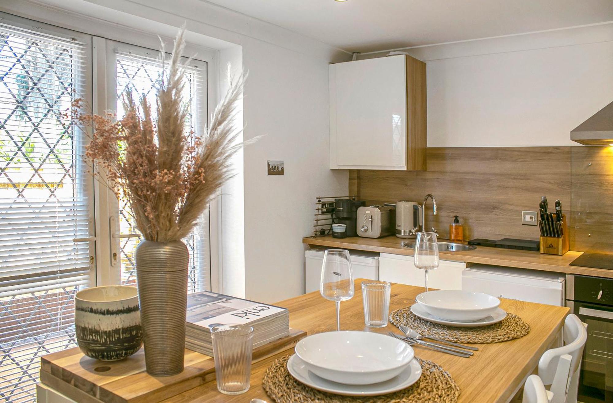 The Annex - Unparalleled Beach Front Luxury Accommodation - Private South West Facing Patio Area - Pet Friendly - Sky - Netflix - Super Fast Wi-Fi - Stones Throw To The Beach Bournemouth Luaran gambar