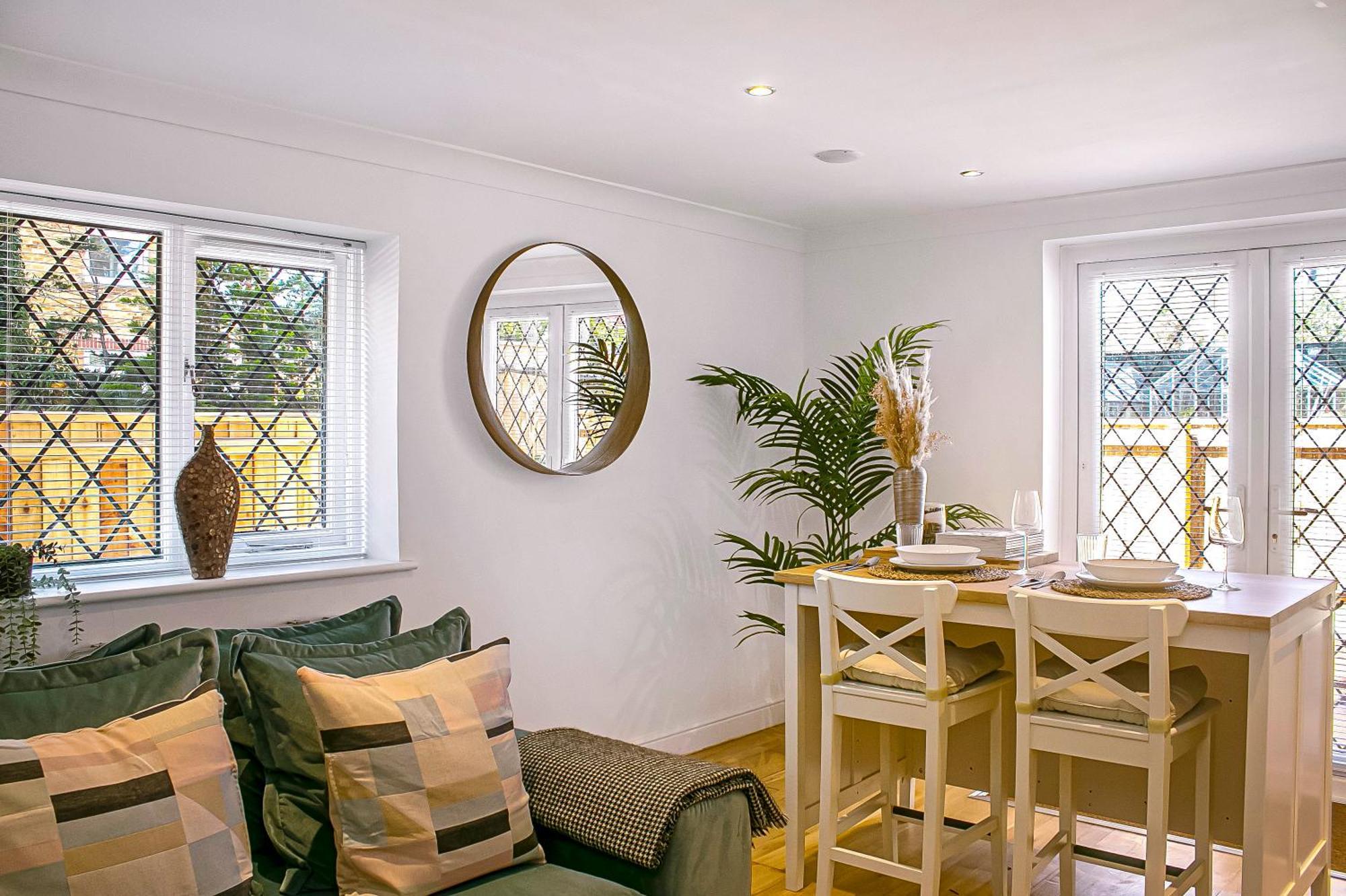 The Annex - Unparalleled Beach Front Luxury Accommodation - Private South West Facing Patio Area - Pet Friendly - Sky - Netflix - Super Fast Wi-Fi - Stones Throw To The Beach Bournemouth Luaran gambar