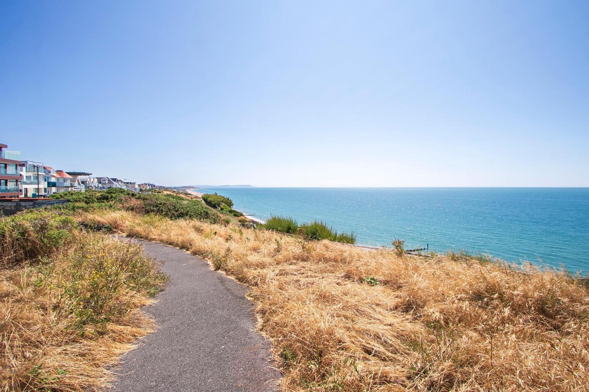 The Annex - Unparalleled Beach Front Luxury Accommodation - Private South West Facing Patio Area - Pet Friendly - Sky - Netflix - Super Fast Wi-Fi - Stones Throw To The Beach Bournemouth Luaran gambar