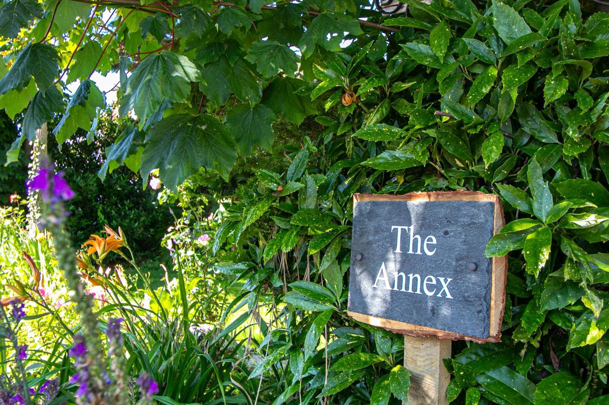 The Annex - Unparalleled Beach Front Luxury Accommodation - Private South West Facing Patio Area - Pet Friendly - Sky - Netflix - Super Fast Wi-Fi - Stones Throw To The Beach Bournemouth Luaran gambar